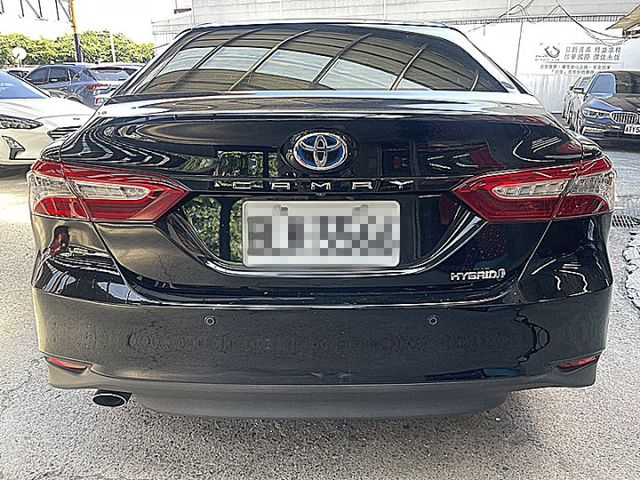 大改款進口中型房車神話Camry 油電尊爵版有抬顯 I-KEY 電動椅跟車盲點才跑6萬9  第4張相片