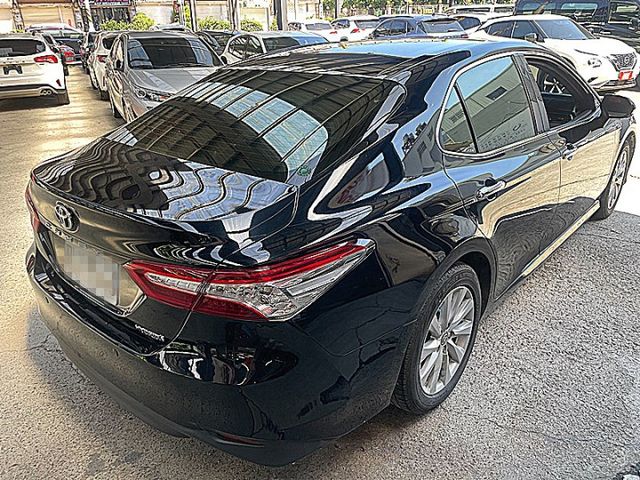 大改款進口中型房車神話Camry 油電尊爵版有抬顯 I-KEY 電動椅跟車盲點才跑6萬9  第5張相片