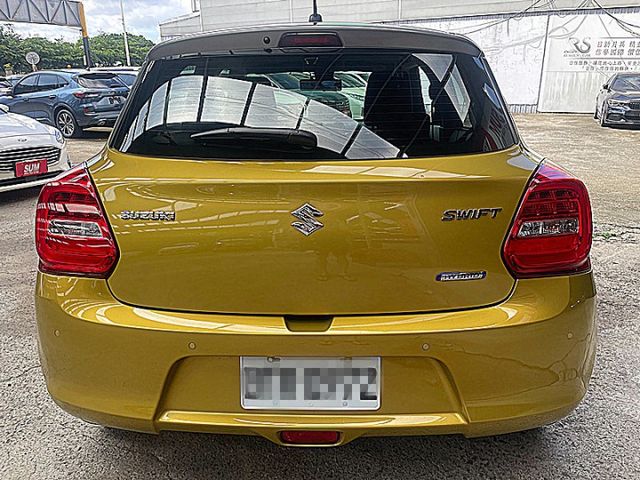 進化改款 四代 Suzuki Swift 12V 輕油電掀背車才跑3萬  第4張相片