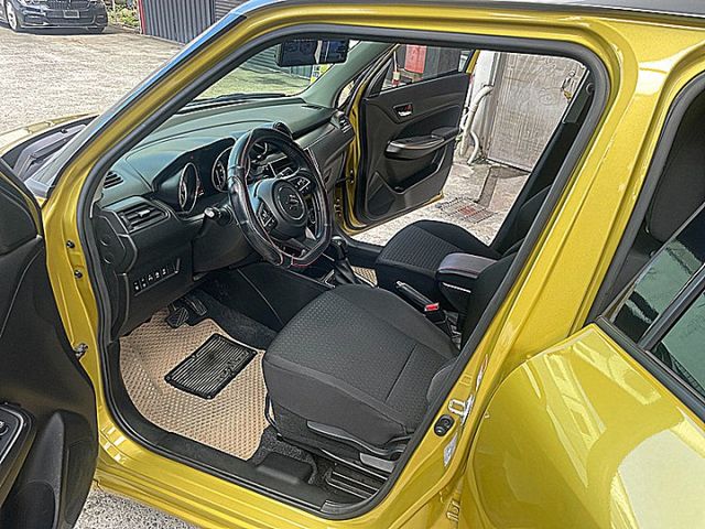 進化改款 四代 Suzuki Swift 12V 輕油電掀背車才跑3萬  第8張相片