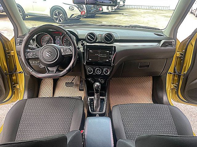 進化改款 四代 Suzuki Swift 12V 輕油電掀背車才跑3萬  第12張相片
