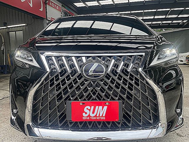 Lexus LM300h 7人座版大器保母專車才跑4萬  第2張相片