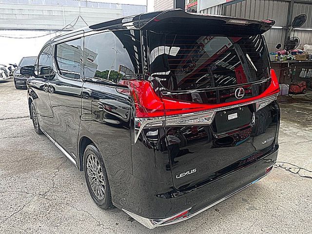Lexus LM300h 7人座版大器保母專車才跑4萬  第3張相片
