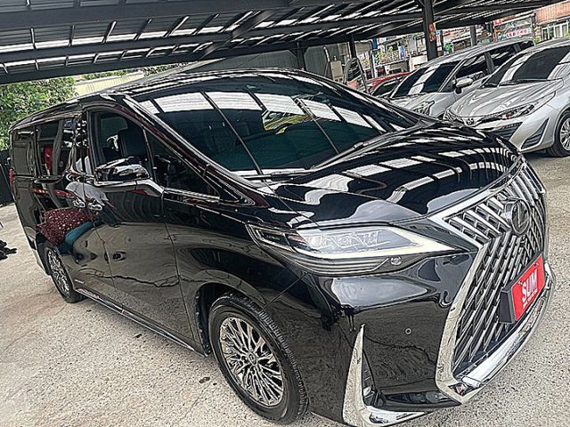 Lexus LM300h 7人座版大器保母專車才跑4萬  第6張相片