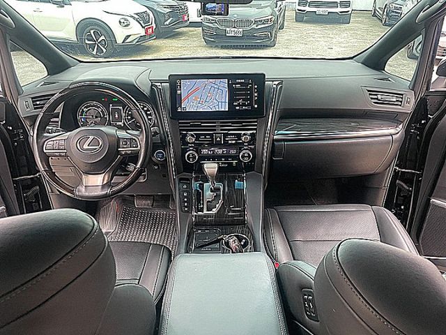 Lexus LM300h 7人座版大器保母專車才跑4萬  第13張相片