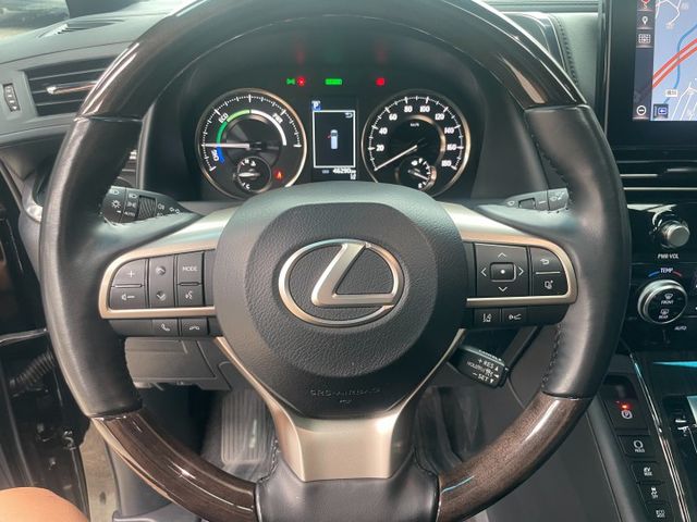 Lexus LM300h 7人座版大器保母專車才跑4萬  第16張相片