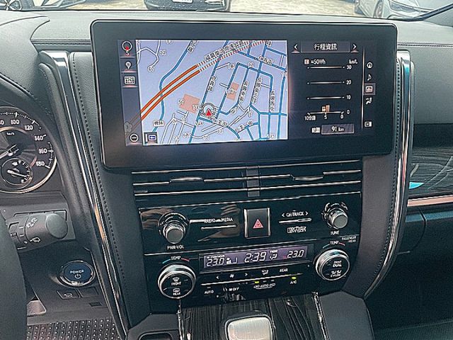 Lexus LM300h 7人座版大器保母專車才跑4萬  第17張相片