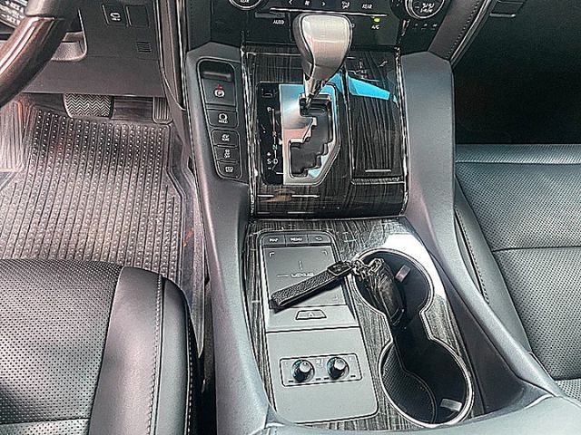Lexus LM300h 7人座版大器保母專車才跑4萬  第18張相片