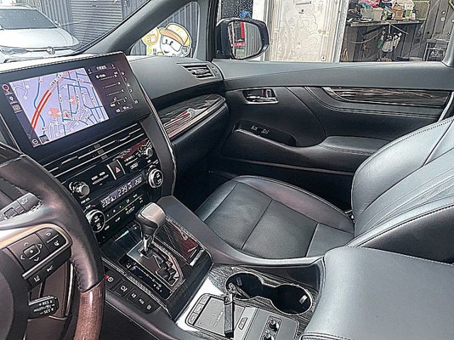 Lexus LM300h 7人座版大器保母專車才跑4萬  第19張相片