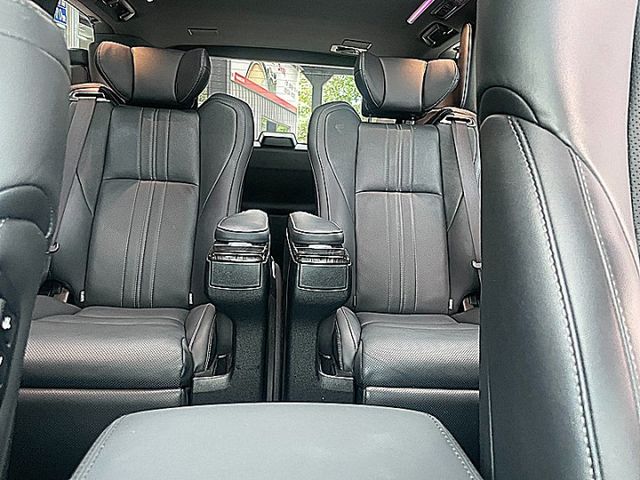 Lexus LM300h 7人座版大器保母專車才跑4萬  第20張相片
