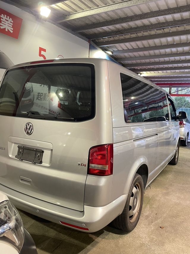 VOLKSWAGEN福斯 T5 CARAVELLE  第3張相片