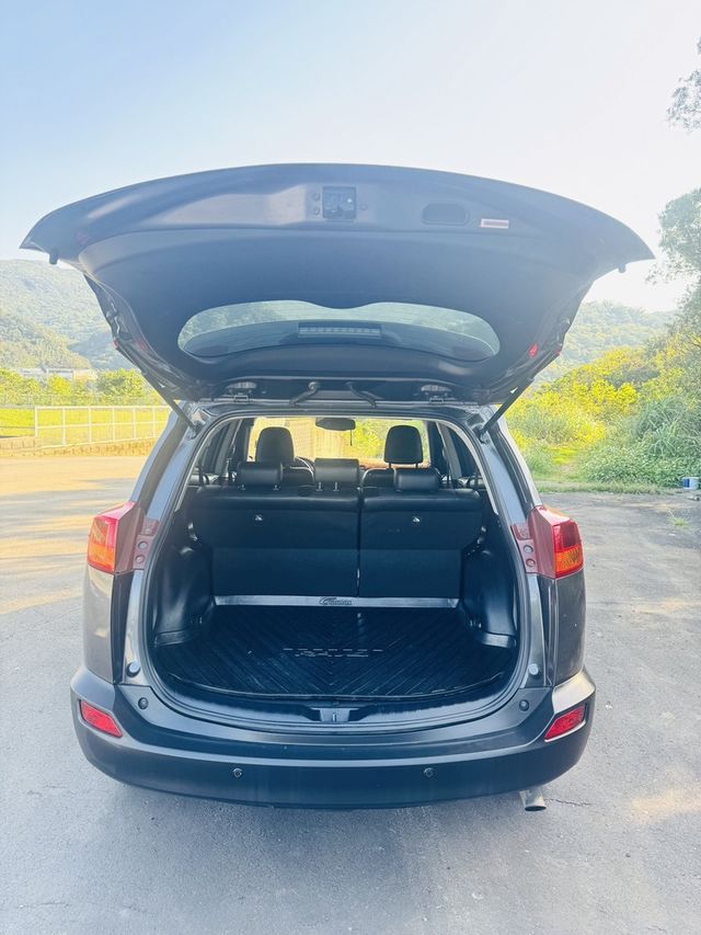 TOYOTA豐田 RAV4  第9張相片