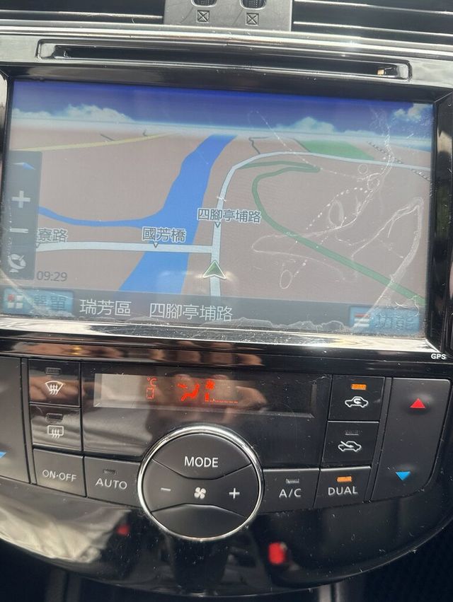 NISSAN日產 TIIDA  第9張相片