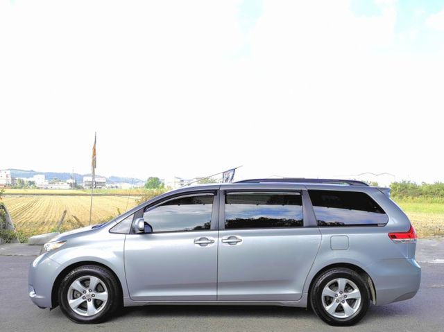 ★SUM模範店家★專業認證　★熱門商務車款★里程保證　　★定速巡航★雙電動滑門　　　★多功能數位影音★倒車影像  第15張相片