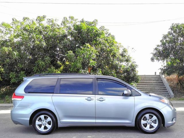 ★SUM模範店家★專業認證　★熱門商務車款★里程保證　　★定速巡航★雙電動滑門　　　★多功能數位影音★倒車影像  第16張相片