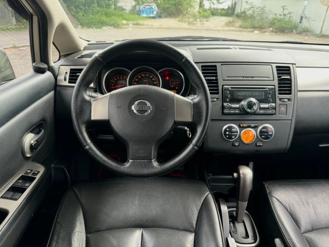 ★SUM模範店家認證車　　　　★熱門5門掀背車款★里程保證　★數位恆溫　　　　　　　　★魔術大空間★車內空間大  第3張相片