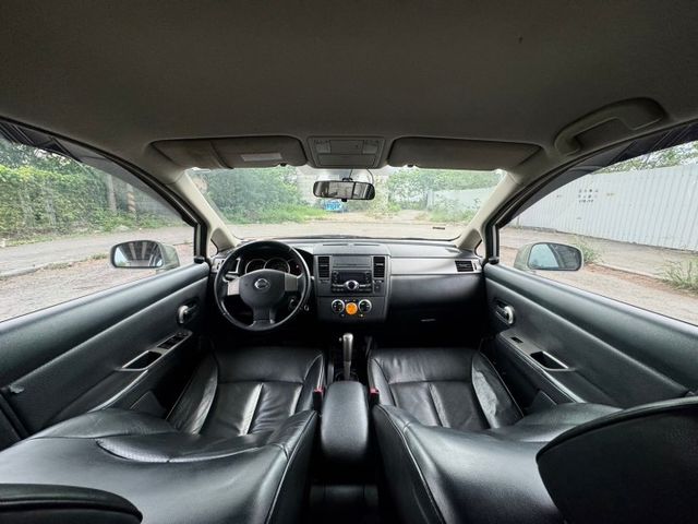 ★SUM模範店家認證車　　　　★熱門5門掀背車款★里程保證　★數位恆溫　　　　　　　　★魔術大空間★車內空間大  第4張相片