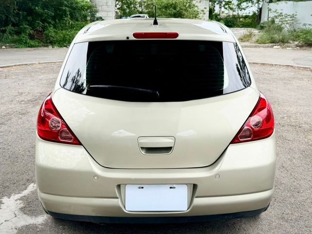 ★SUM模範店家認證車　　　　★熱門5門掀背車款★里程保證　★數位恆溫　　　　　　　　★魔術大空間★車內空間大  第8張相片