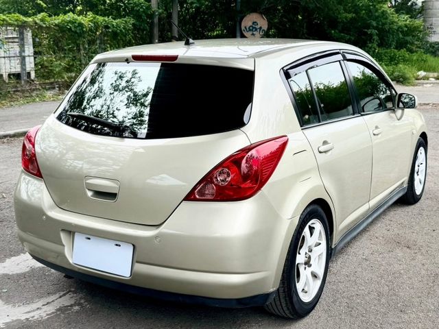 ★SUM模範店家認證車　　　　★熱門5門掀背車款★里程保證　★數位恆溫　　　　　　　　★魔術大空間★車內空間大  第9張相片