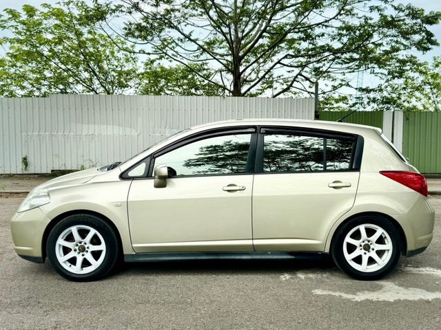 ★SUM模範店家認證車　　　　★熱門5門掀背車款★里程保證　★數位恆溫　　　　　　　　★魔術大空間★車內空間大  第10張相片