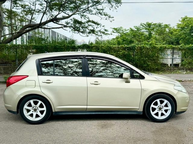 ★SUM模範店家認證車　　　　★熱門5門掀背車款★里程保證　★數位恆溫　　　　　　　　★魔術大空間★車內空間大  第11張相片