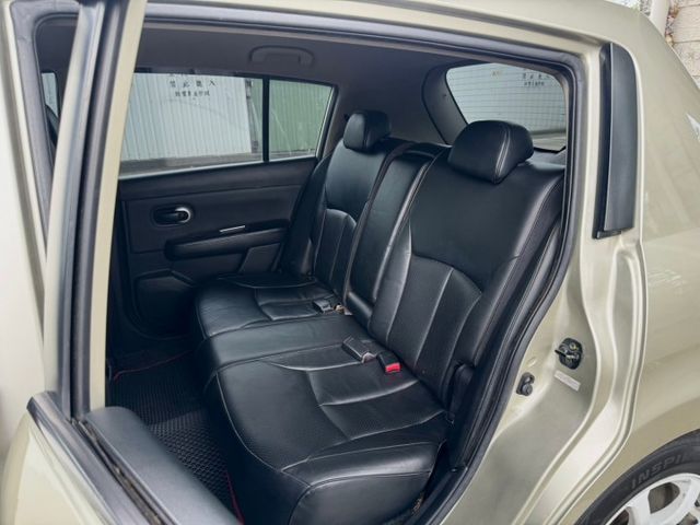 ★SUM模範店家認證車　　　　★熱門5門掀背車款★里程保證　★數位恆溫　　　　　　　　★魔術大空間★車內空間大  第13張相片