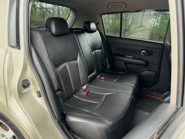 ★SUM模範店家認證車　　　　★熱門5門掀背車款★里程保證　★數位恆溫　　　　　　　　★魔術大空間★車內空間大  第15張相片