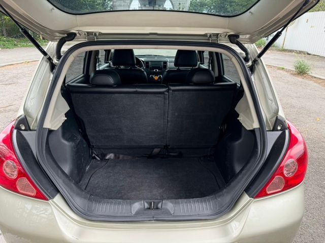 ★SUM模範店家認證車　　　　★熱門5門掀背車款★里程保證　★數位恆溫　　　　　　　　★魔術大空間★車內空間大  第16張相片