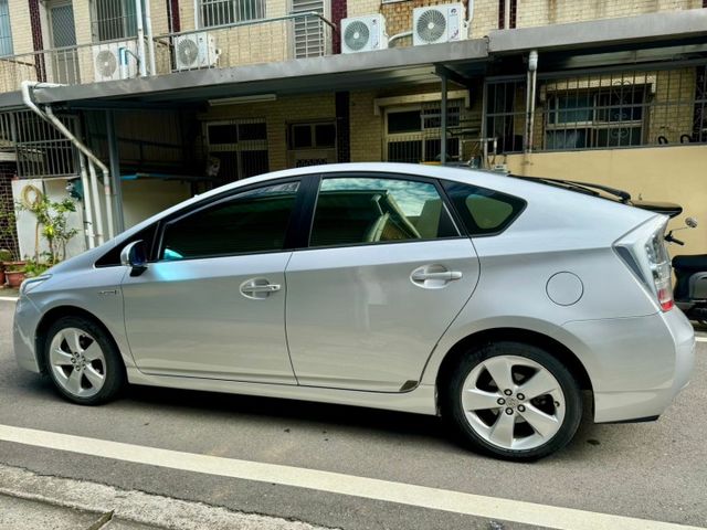 ★SUM模範店家認證車　　　　★熱門5門掀背車款★里程保證　★雙區數位恆溫★雙電熱椅　　　　　　　★方向盤快控★倒車影像  第14張相片
