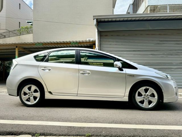 ★SUM模範店家認證車　　　　★熱門5門掀背車款★里程保證　★雙區數位恆溫★雙電熱椅　　　　　　　★方向盤快控★倒車影像  第15張相片