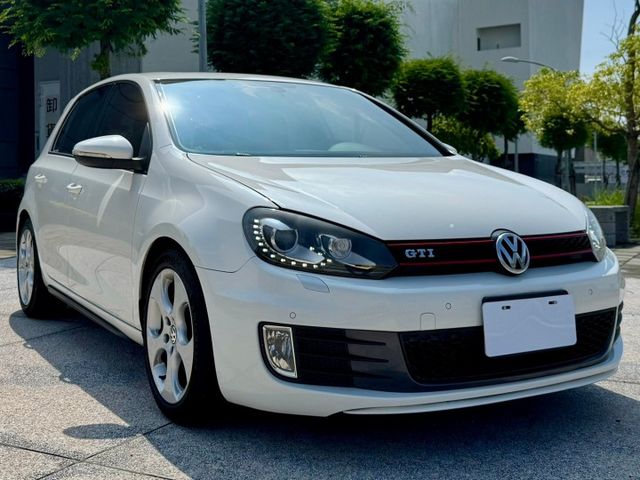 ★SUM模範店家★專業認證　★熱門進口五門掀背車款　　★里程保證★多功能數位影音　　★循跡防滑★倒車影像  第8張相片