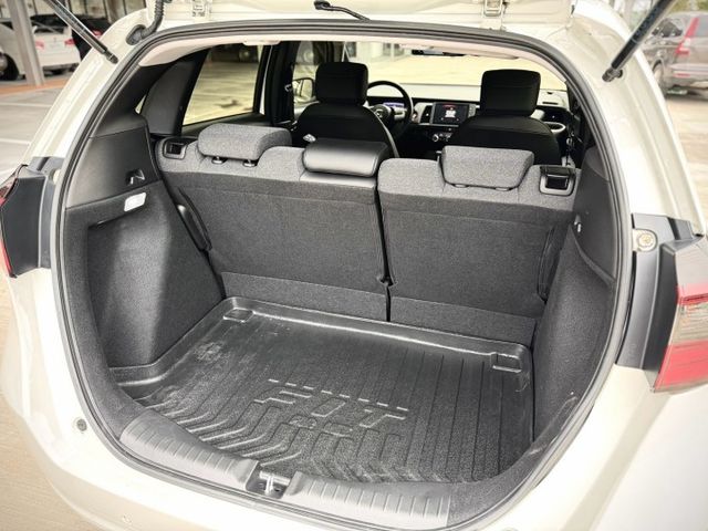 ★SUM模範店家★專業認證　★熱門五門掀背車款　　　　★里程保證★ACC自動跟車　　★方向盤換檔撥片★摸門解鎖  第17張相片