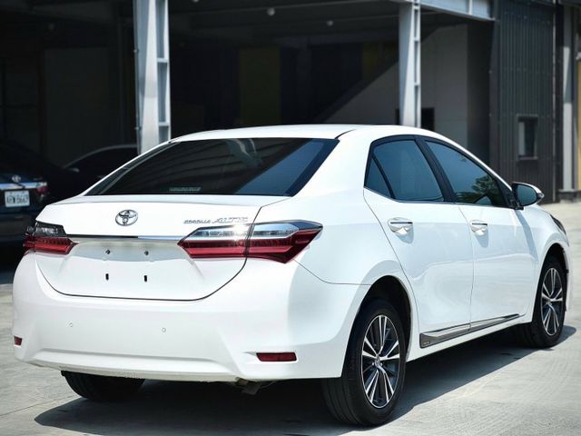 ★SUM模範店家認證車　　　　★熱門四門代步車★里程保證　★IKEY免持鑰匙★定速巡航　　　　　★數位恆溫★摸門解鎖  第8張相片