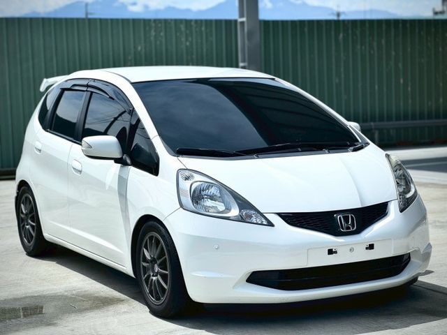 ★SUM模範店家★專業認證　★熱門五門掀背車款　　　　★里程保證★方向盤換檔撥片　　　★定速巡航★前方防撞雷達  第4張相片