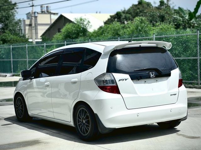 ★SUM模範店家★專業認證　★熱門五門掀背車款　　　　★里程保證★方向盤換檔撥片　　　★定速巡航★前方防撞雷達  第5張相片