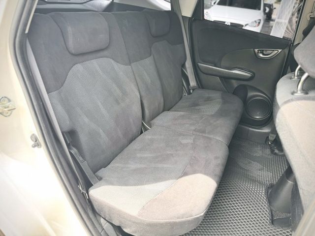 ★SUM模範店家★專業認證　★熱門五門掀背車款　　　　★里程保證★方向盤換檔撥片　　　★定速巡航★前方防撞雷達  第12張相片
