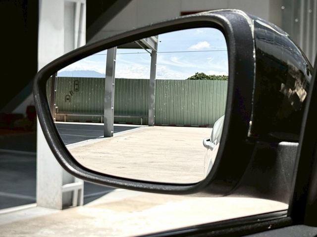 ★SUM模範店家★專業認證　★熱門五門掀背車款　　　　★里程保證★方向盤換檔撥片　　　★ACC跟車★全車消光貼模  第10張相片