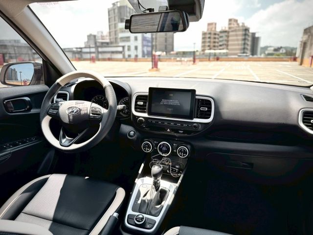 ★SUM模範店家★專業認證　★熱門休旅車款★里程保證　　★稀有奶茶色★免持鑰匙　　　　★360°環景影像★車道偏移  第16張相片