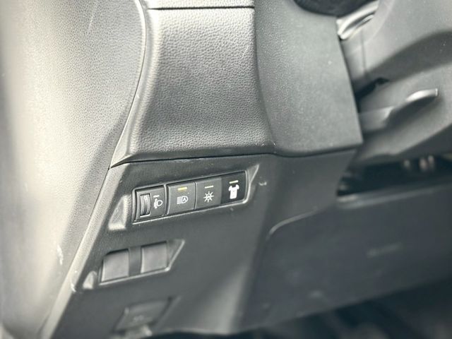 ★SUM模範店家★專業認證　★熱門休旅車款★里程保證　　★ACC自動跟車★免持鑰匙　　　　★車道偏移★多功能數位影音  第5張相片