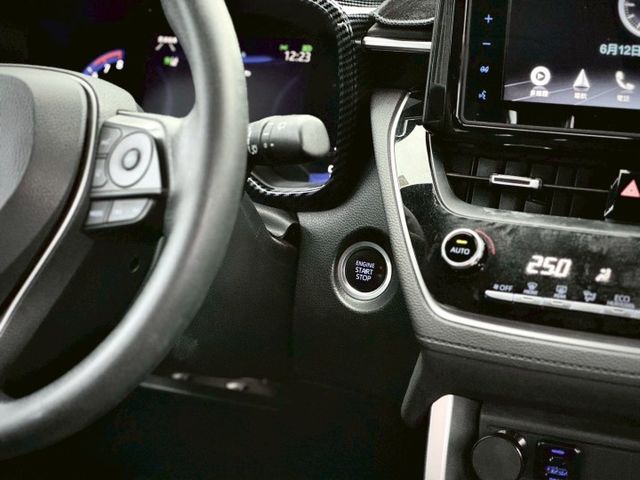 ★SUM模範店家★專業認證　★熱門休旅車款★里程保證　　★ACC自動跟車★免持鑰匙　　　　★車道偏移★多功能數位影音  第8張相片