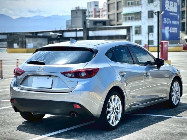 ★SUM模範店家★專業認證　★熱門五門掀背車款　　　　★里程保證★方向盤換檔撥片　　★HUD抬頭顯示★倒車影像  第11張相片