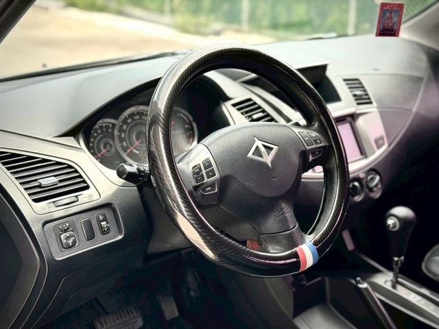 ★SUM模範店家★專業認證　★熱門休旅車款★里程保證　　★多功能數位影音★超大空間　　　★耐操好用★倒車影像  第7張相片