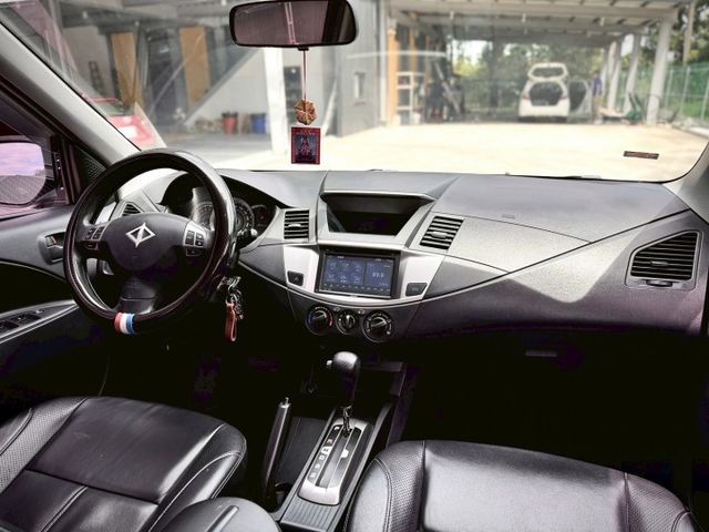 ★SUM模範店家★專業認證　★熱門休旅車款★里程保證　　★多功能數位影音★超大空間　　　★耐操好用★倒車影像  第10張相片