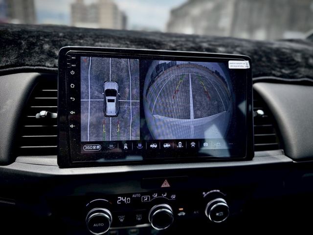 ★SUM模範店家★專業認證　★熱門五門掀背車款　　　　★里程保證★ACC自動跟車　　★360°環景★摸門解鎖  第3張相片
