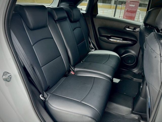★SUM模範店家★專業認證　★熱門五門掀背車款　　　　★里程保證★ACC自動跟車　　★360°環景★摸門解鎖  第17張相片