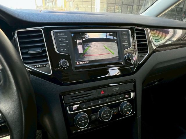 ★SUM模範店家★專業認證　★熱門休旅車款★里程保證　　★定速巡航★雙區數位恆溫　　　　　★一鍵啟動★倒車影像  第4張相片