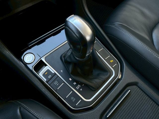 ★SUM模範店家★專業認證　★熱門休旅車款★里程保證　　★定速巡航★雙區數位恆溫　　　　　★一鍵啟動★倒車影像  第5張相片