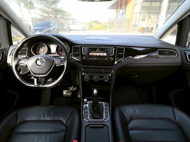 ★SUM模範店家★專業認證　★熱門休旅車款★里程保證　　★定速巡航★雙區數位恆溫　　　　　★一鍵啟動★倒車影像  第7張相片