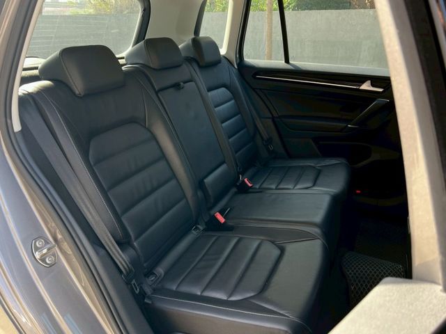 ★SUM模範店家★專業認證　★熱門休旅車款★里程保證　　★定速巡航★雙區數位恆溫　　　　　★一鍵啟動★倒車影像  第12張相片