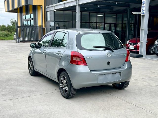 ★SUM模範店家★專業認證　★熱門五門掀背車款　　　　★里程保證★大銀幕安卓機　　　★空間超大★保養維修便宜  第13張相片